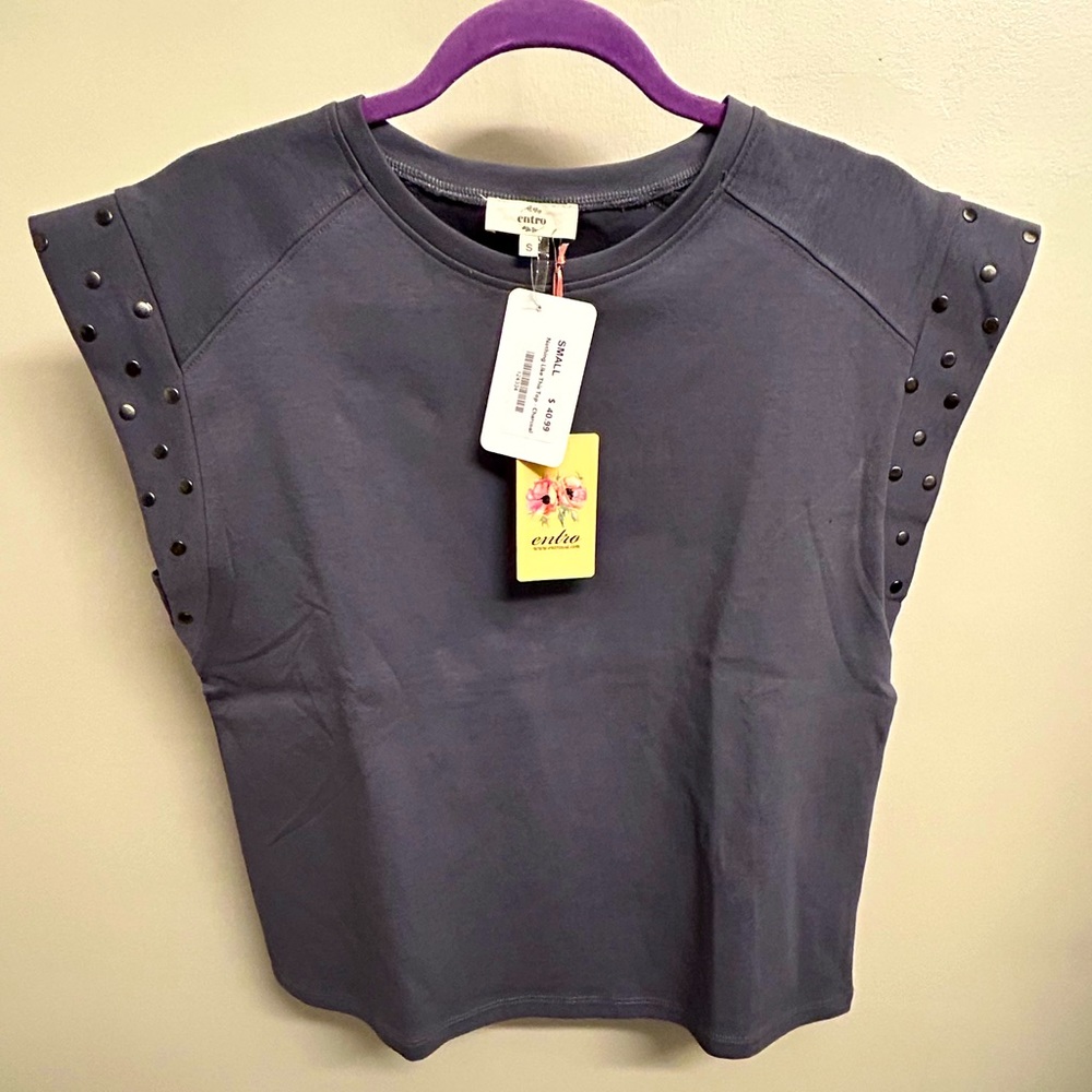 NWT Charcoal Top - Nothing Like This by Entro - Small